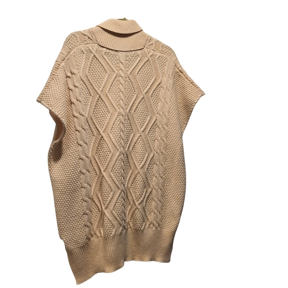Blarney's Cable Knit Aran Cream Merino Wool Poncho/Cape with buckle details! - Picture 3 of 8